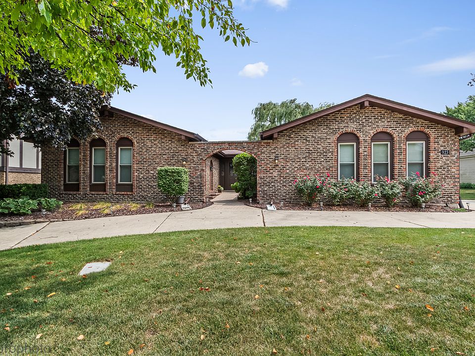 1st image of 923 S Stonehedge Ln