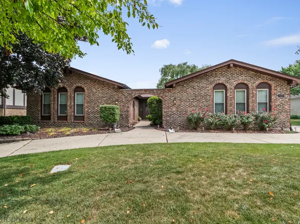 923 S Stonehedge Ln, Palatine, IL 60067