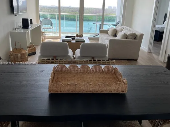 100 Bayview Dr, Sunny Isles Beach, FL