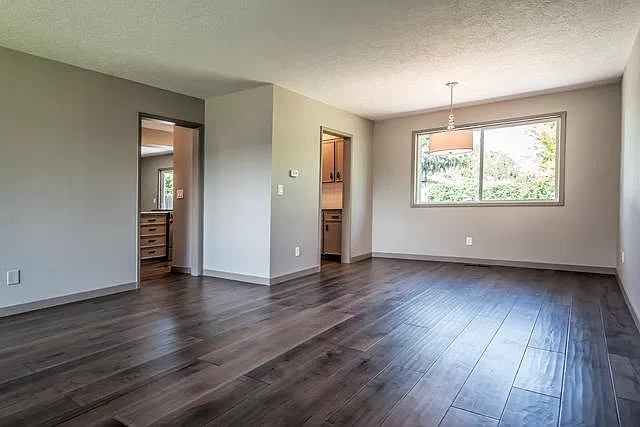 159 E Maple St — Photo 2