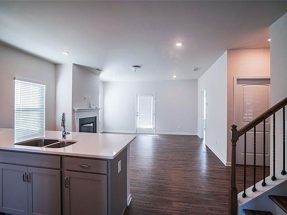 5th image of 237 Sycamore Dr