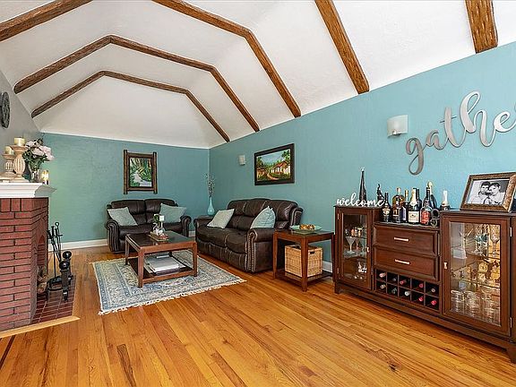 5th image of 21928 Murdock Ave