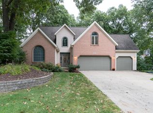 594 Springwood Dr, Kalamazoo, MI 49009