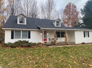 12134 Jonathon Dr, Rapid City, MI 49676