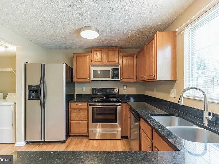 6302 Betsy Ross Ct — Photo 10