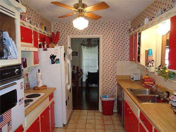 3rd image of 1009 Simpson Dr