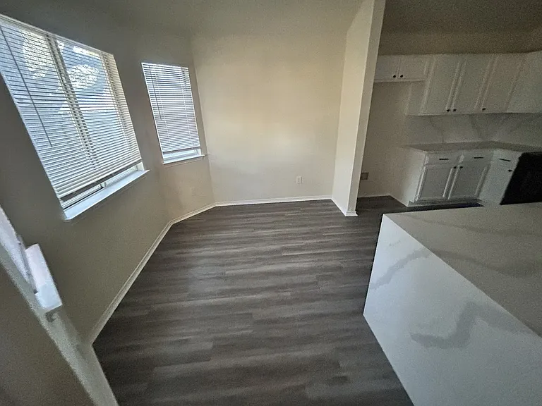 5106 Glennwood Dr — Photo 4