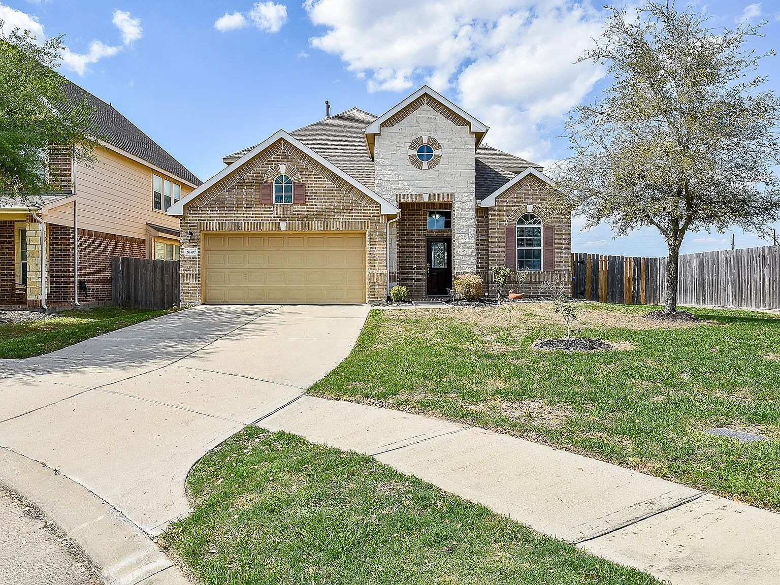 4 bed, 3.5 bath, 2918 sqft, $2,700 — Photo 1