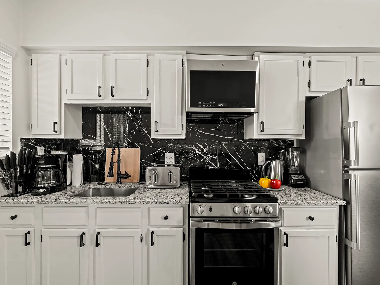 2 bed, 800 sqft, $4,800 — Photo 4