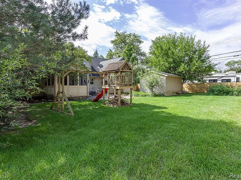 3930 Dunning Rd — Photo 5
