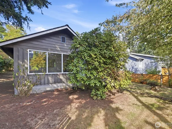 9555 College Way N, Seattle, WA 98103