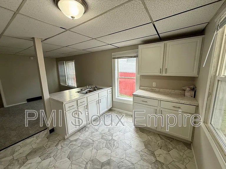 316 N Sherman Ave — Photo 1