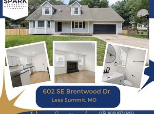 602 SE Brentwood Dr, Lees Summit, MO 64063