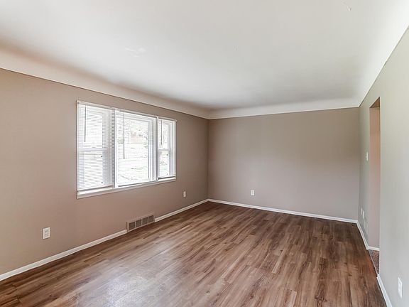 5th image of 5802 Elsie Ave