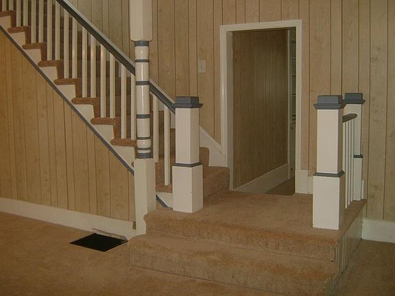 Access to stairway from LR and DR