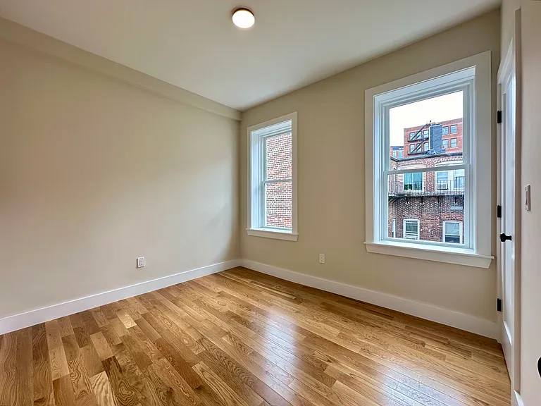 64 N Margin St #4RR — Photo 8