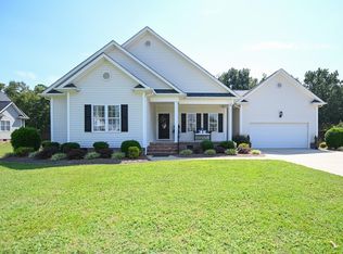 190 Pinecroft Dr, Dunn, NC 28334