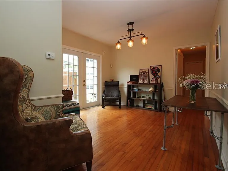 417 E Gore St — Photo 9