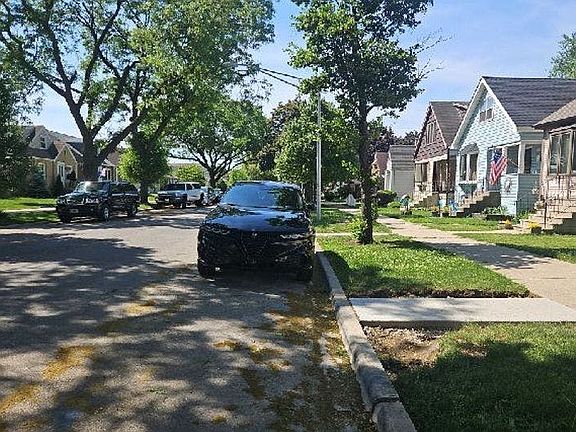 4th image of 3324 N Opal Ave