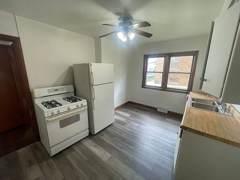 5431 W Greenfield Ave. (4 Unit) — Photo 8
