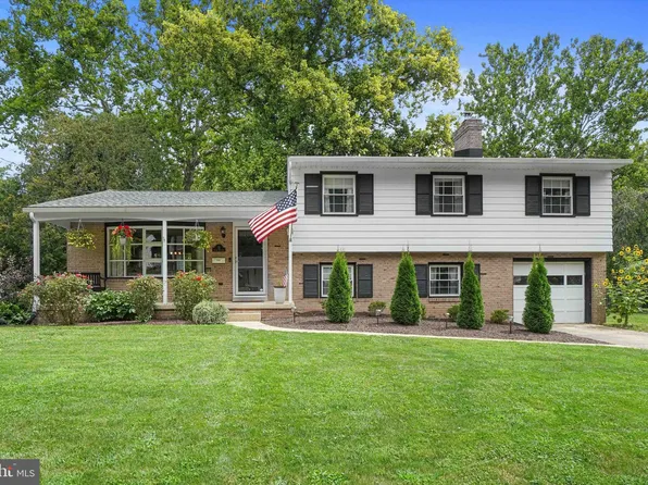 111 Yellow Breeches Dr, Camp Hill, PA 17011