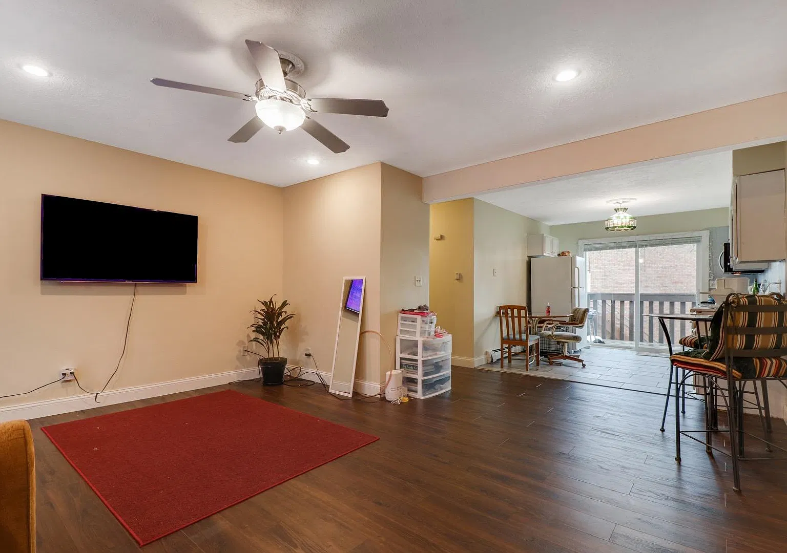 2 bed, 800 sqft, $1,070 — Photo 4