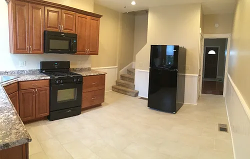 160 Pearl St Photo 1