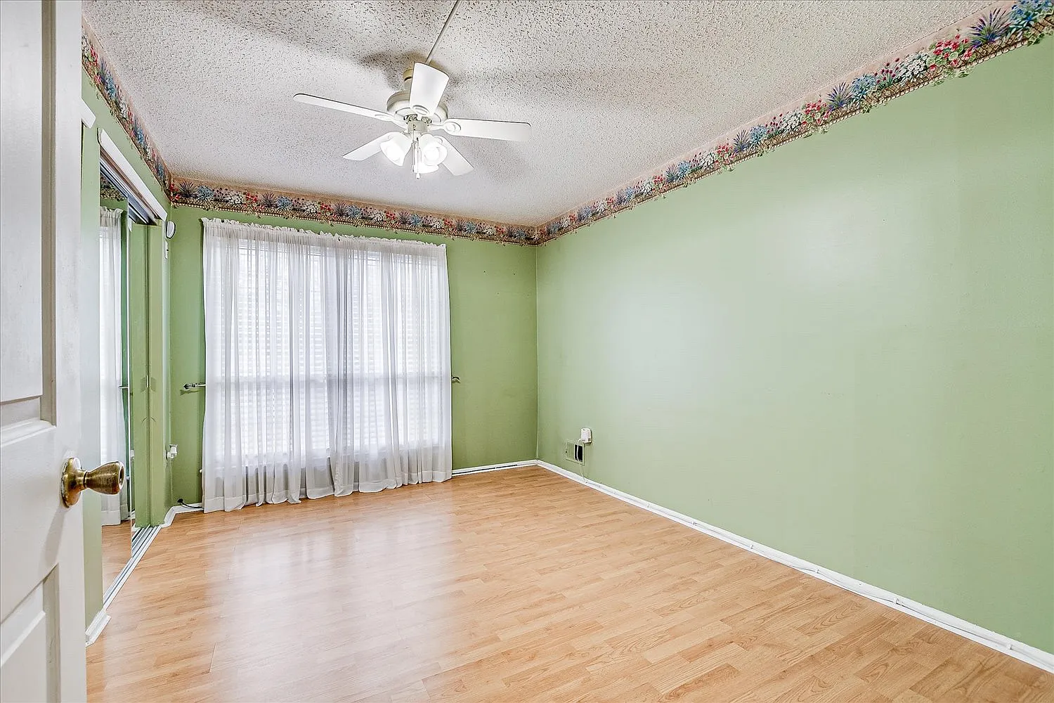 59 Taylor Dr — Photo 1