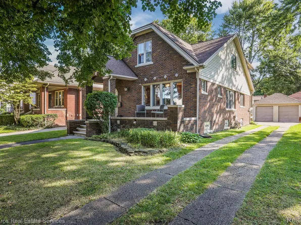 886 Notre Dame St, Grosse Pointe, MI 48230