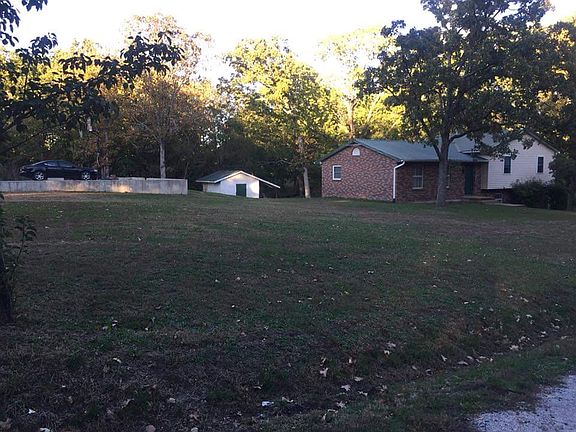 3rd image of 636 Parkwood Dr