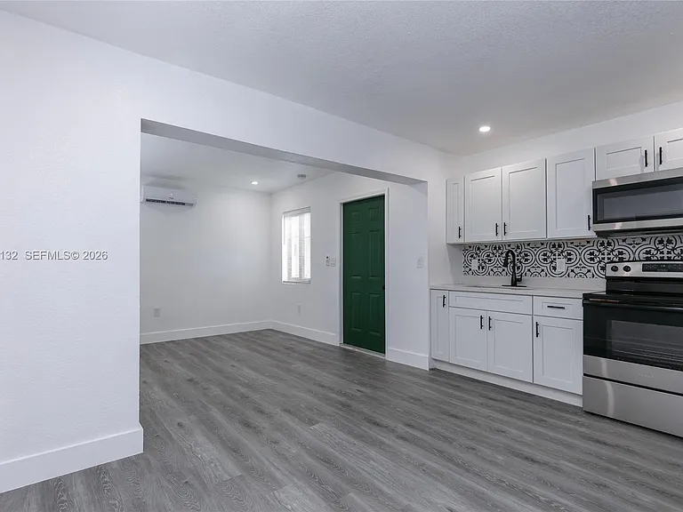 6125 SW 40th Ct #4 — Photo 6