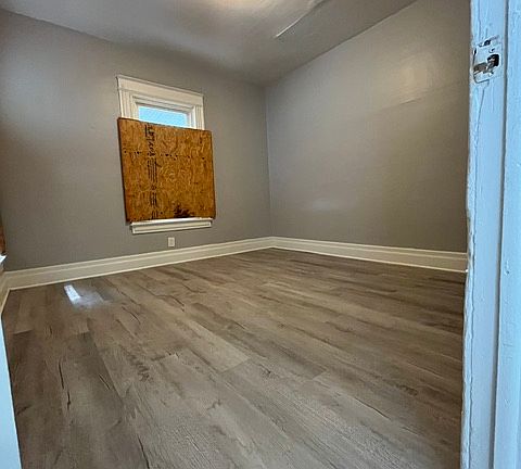 4th image of 94 Santee St