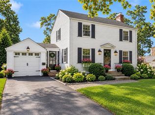 35 Hilltop Dr, Cranston, RI 02920