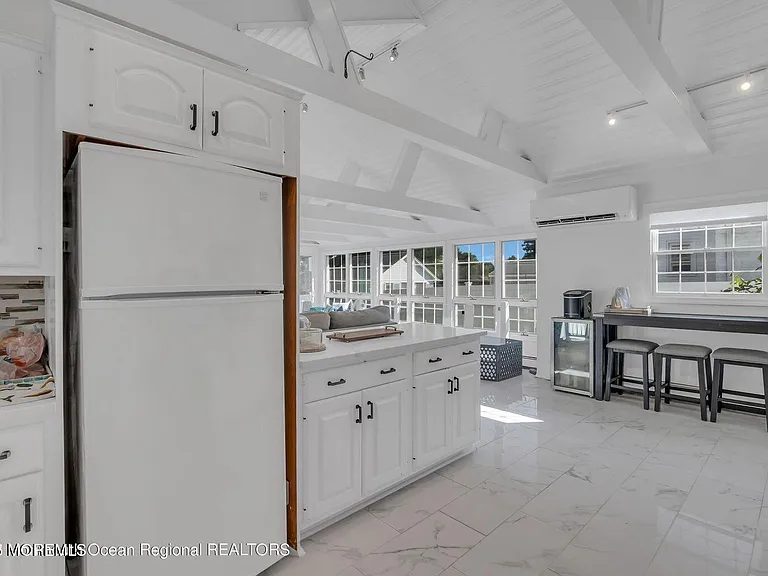 373 W Park Ave — Photo 8