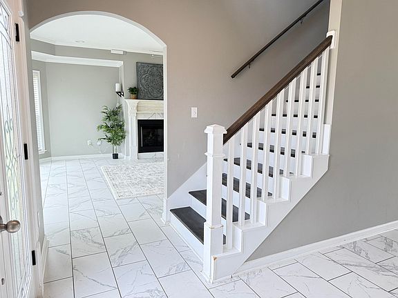 5th image of 5612 Victoria Ct