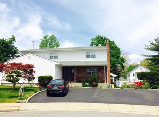 3 Tredwell Ct, Syosset, NY 11791