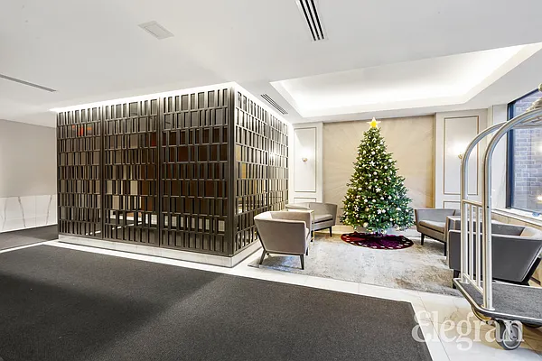 Sold by (Legacy) Elegran | media 9