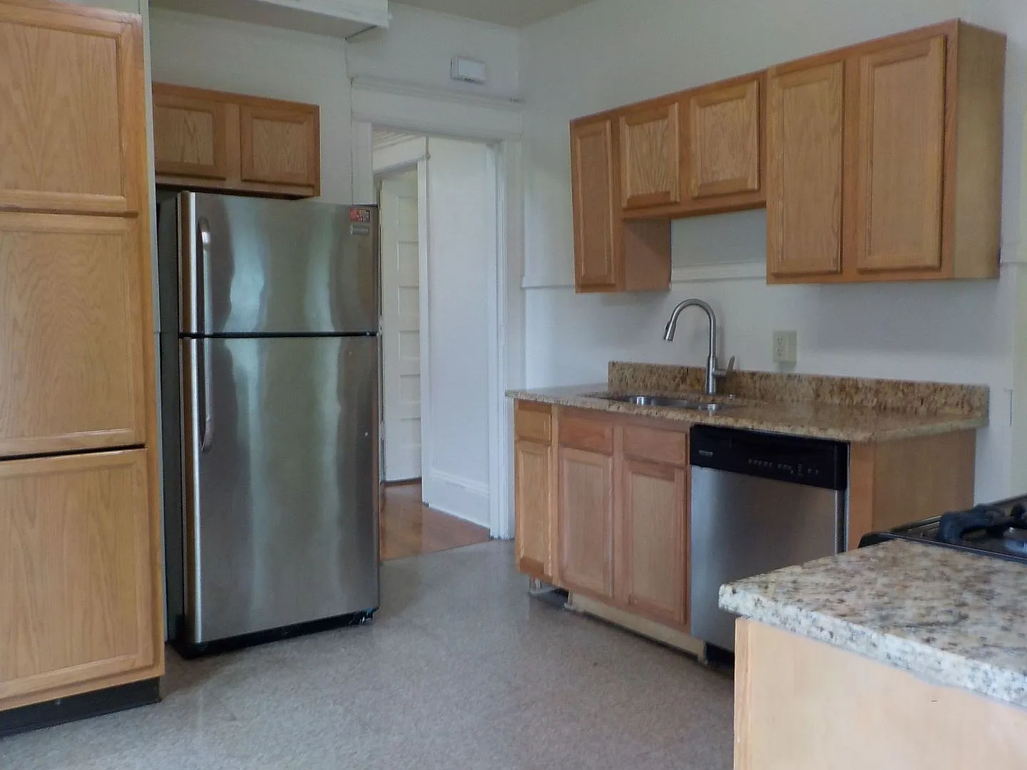 515 Allen Street - Available 6/1/27 Spacious Single Family Home With Private Back Yard — Photo 2