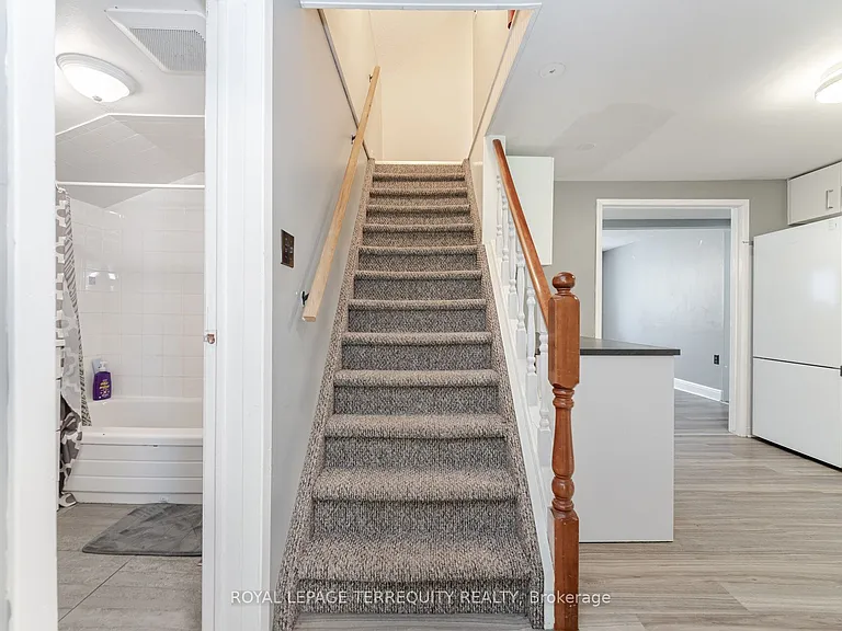 16 Royal Ave — Photo 23