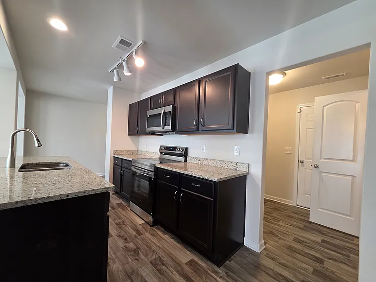 1808 Hart St — Photo 10