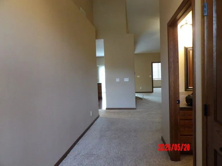 1106 Sandstone Dr — Photo 2