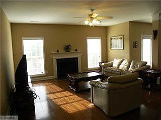 5th image of 4825 Marquis St