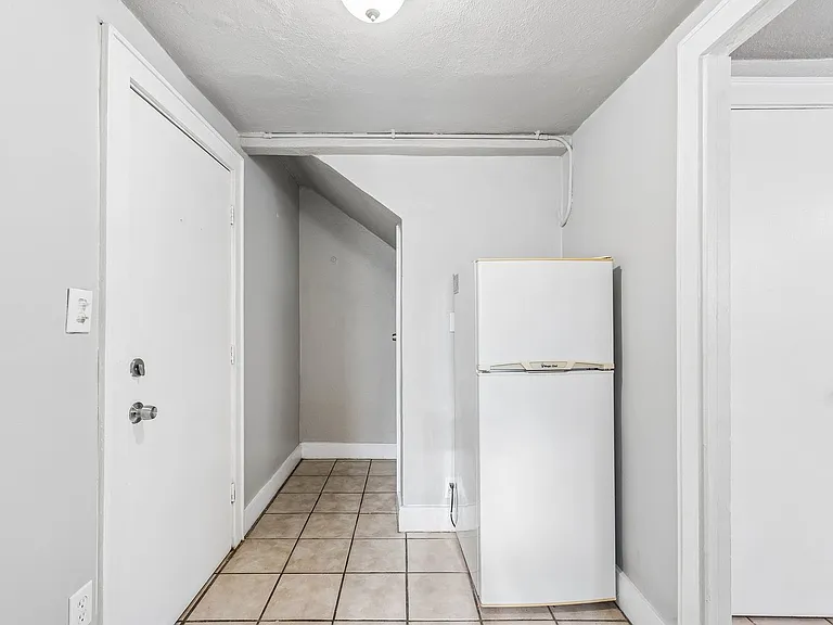 518 NW 12th St — Photo 5