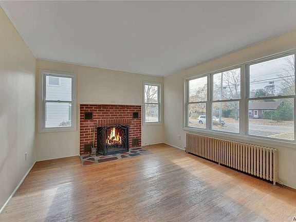 3rd image of 92 Fairway Ave