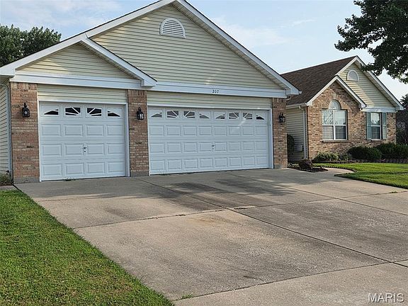 4th image of 207 Sassafras Parc Dr
