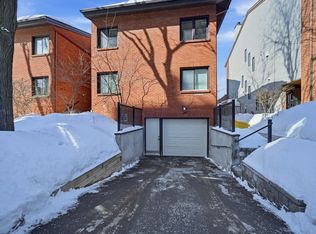 37 Robinson Ave #F, Ottawa, ON K1N 8N8