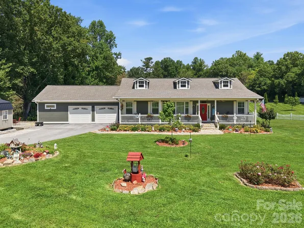 60 Shacoba Ln #1, Hendersonville, NC 28792