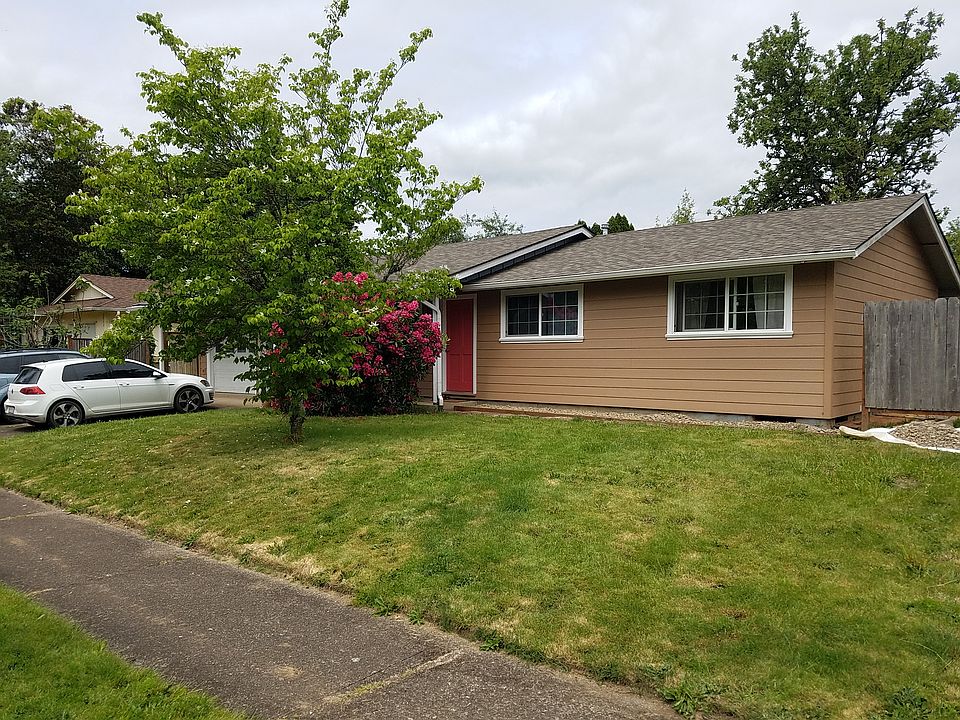 1st image of 3560 NE Canterbury Cir