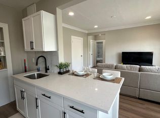 Raymond Apartments, Cleveland, OH 44106