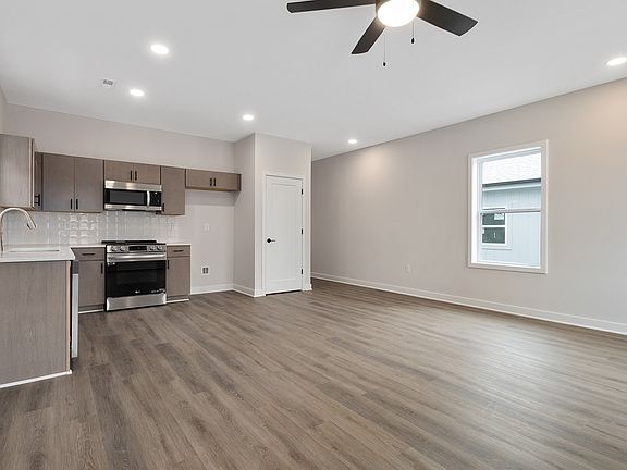 5th image of 4523 Forest Ave #B